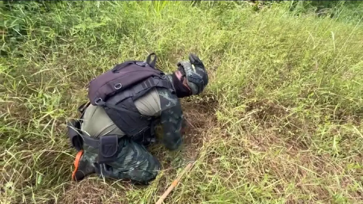 พบ3ทุ่นระเบิด บ้านหนองหญ้าแก้ว 'ผบ.ทสส.' ระดมเครื่องจักร สั่งลุยต่อ