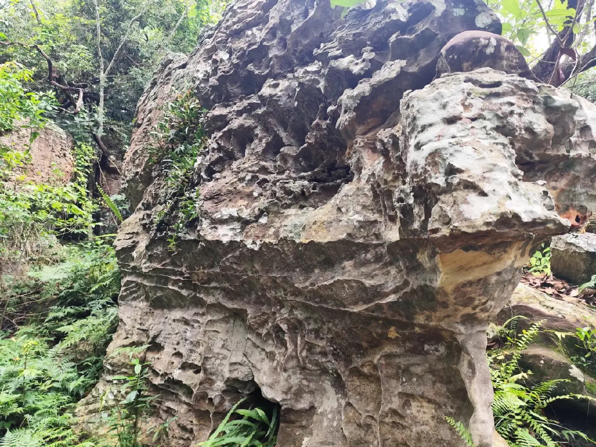 ดินแดนสงบและความพิศวงทางธรณี... วัดเขาประตูชุมพล