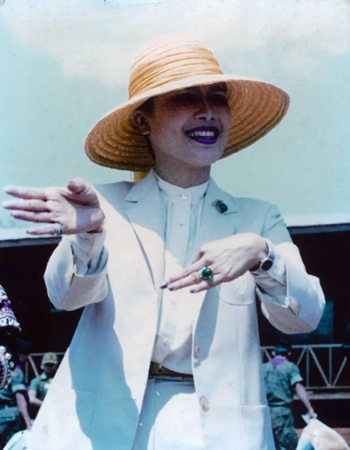 พระราชประวัติ สมเด็จพระนางเจ้าสิริกิติ์ พระบรมราชินีนาถ พระบรมราชชนนีพันปีหลวง