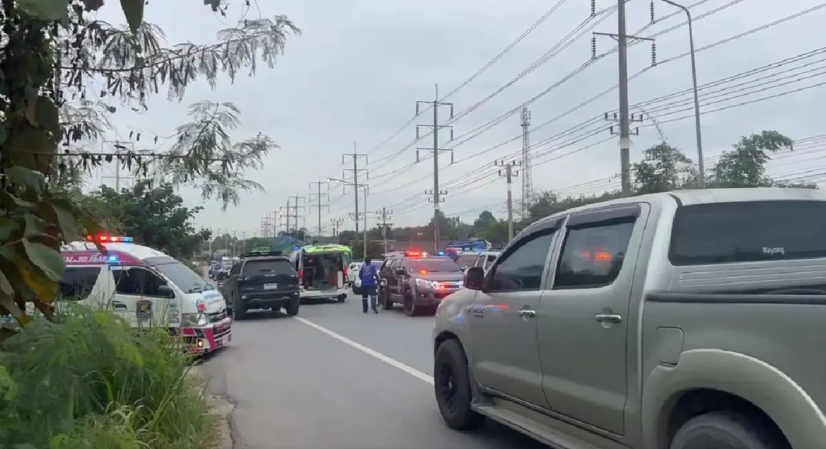 ด่วน อุบัติเหตุหมู่ ระยอง รถบัส ชน รถรับส่งนักเรียน ดับ 1 เจ็บอื้อ