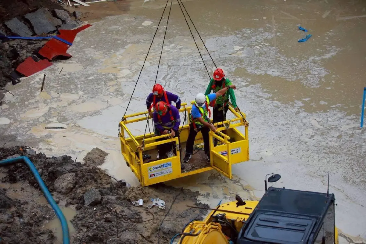 'ชัชชาติ' เผยจุดกังวล ถนนทรุดสามเสน รอยร้าวใหม่ คาดคืบหน้าวันพุธ