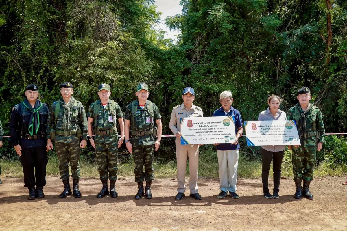 มทภ.1-ผู้ว่าฯสระแก้ว ลุยเก็บกู้ทุ่นระเบิดบ้านหนองจาน คืนพื้นที่ปลอดภัย28ไร่
