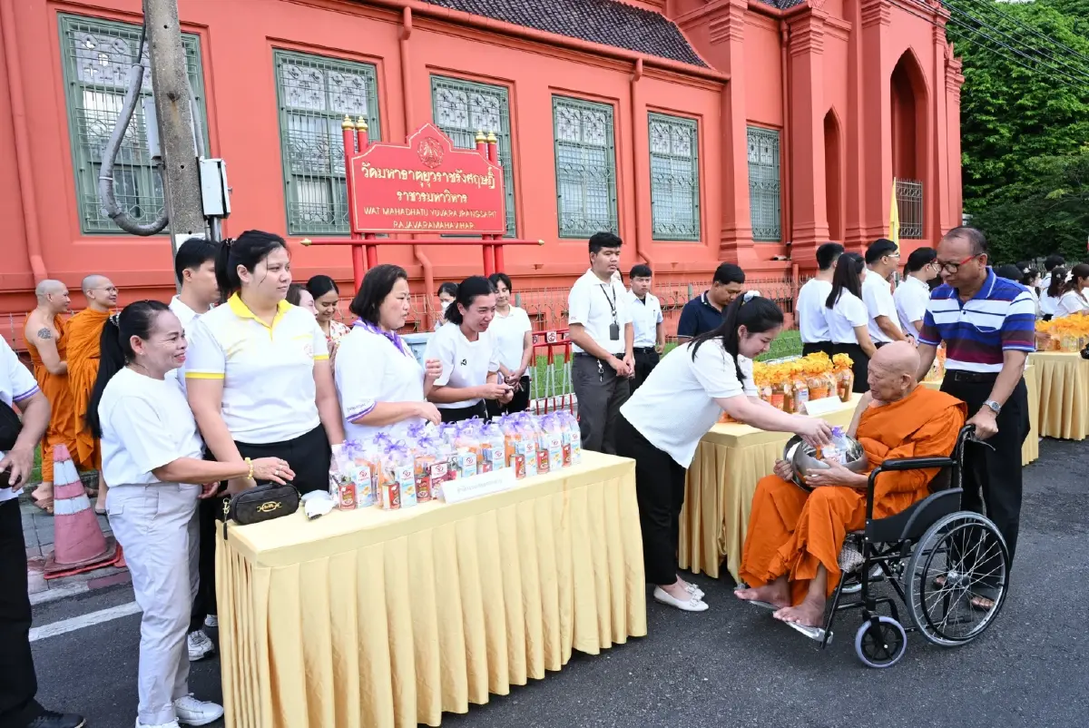 ออกพรรษา 2568 ผู้ว่าฯ ชัชชาติ นำทัพศรัทธา ตักบาตรเทโวโรหณะ 69 รูป