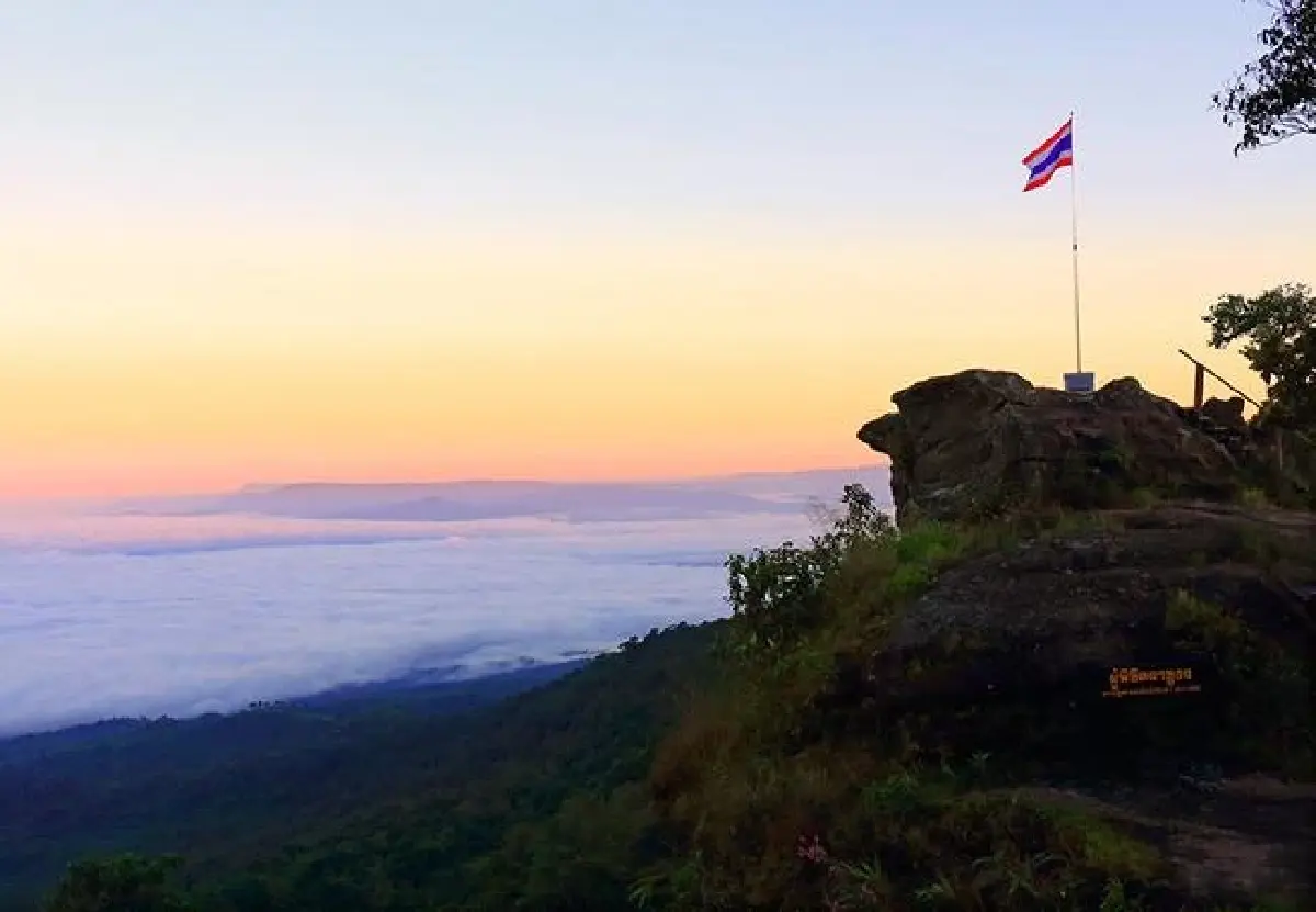 ชวนเที่ยว 'ภูหินร่องกล้า' สัมผัสลมหนาว ชมพระอาทิตย์ขึ้น ทะเลหมอกยามเช้า