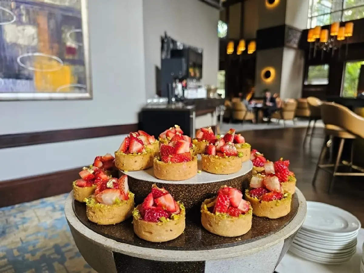 จิบน้ำชายามบ่าย  ‘มนต์เสน่ห์แห่งลอนดอน’ ที่ โรงแรมคอนราด กรุงเทพ