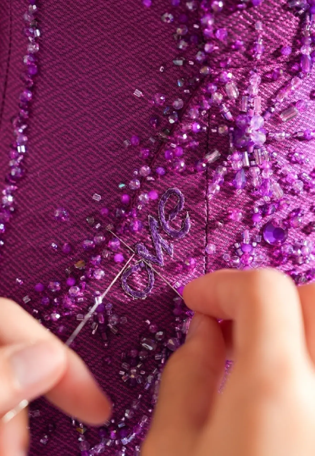 Mariah Carey ฟินาเล่ด้วยชุดเดรสผ้าไหมไทย SIRIVANNAVARI Couture