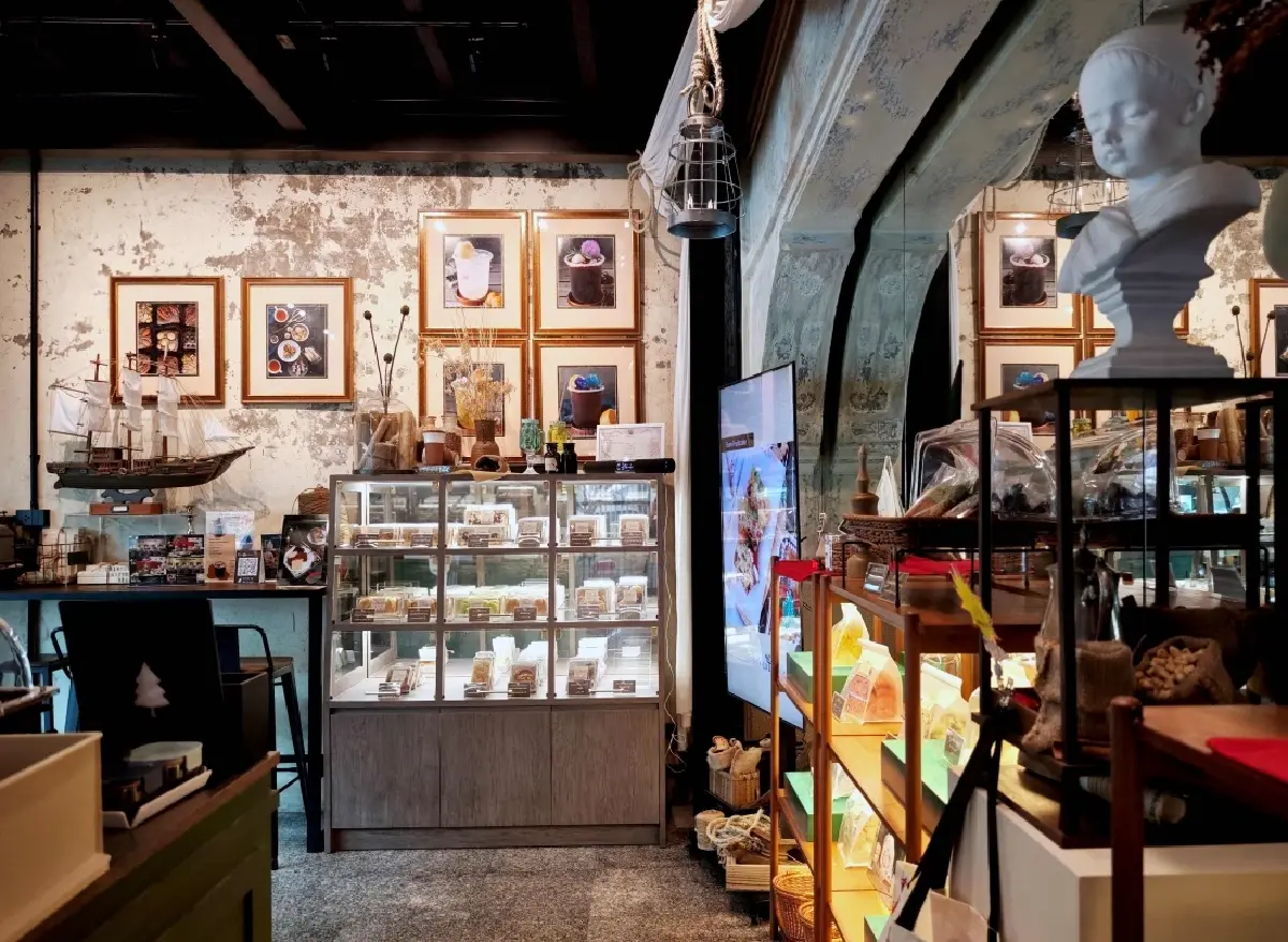 ‘The Old Breadshop’ คาเฟ่ขนมปัง ‘ทรงวาด’ มีตำนานกว่า 70 ปี