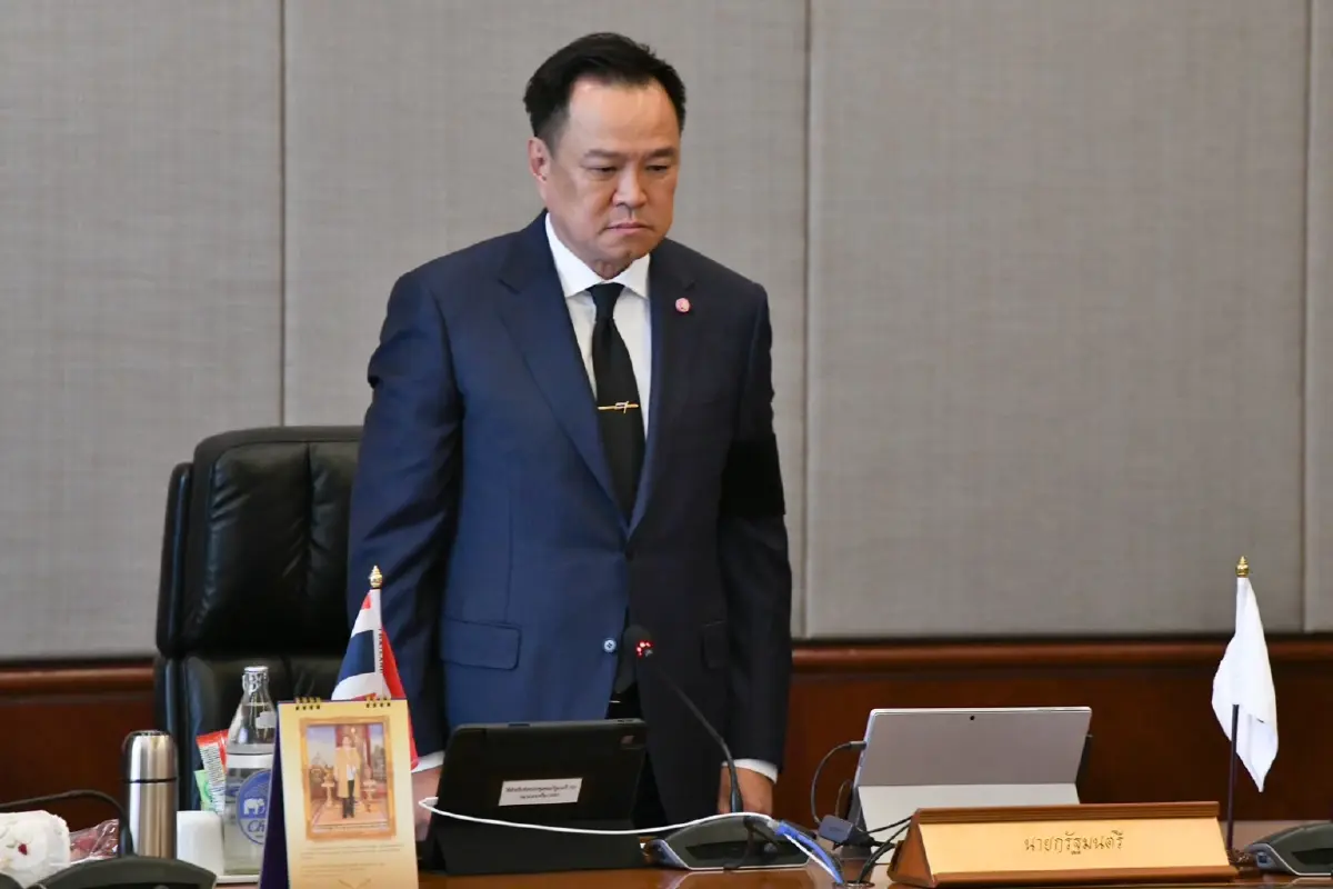 นายกฯ นำ ครม. ยืนไว้อาลัย 'พระพันปีหลวง'  ให้ประชาชนถวายน้ำสรงพระบรมศพ 26 ต.ค.