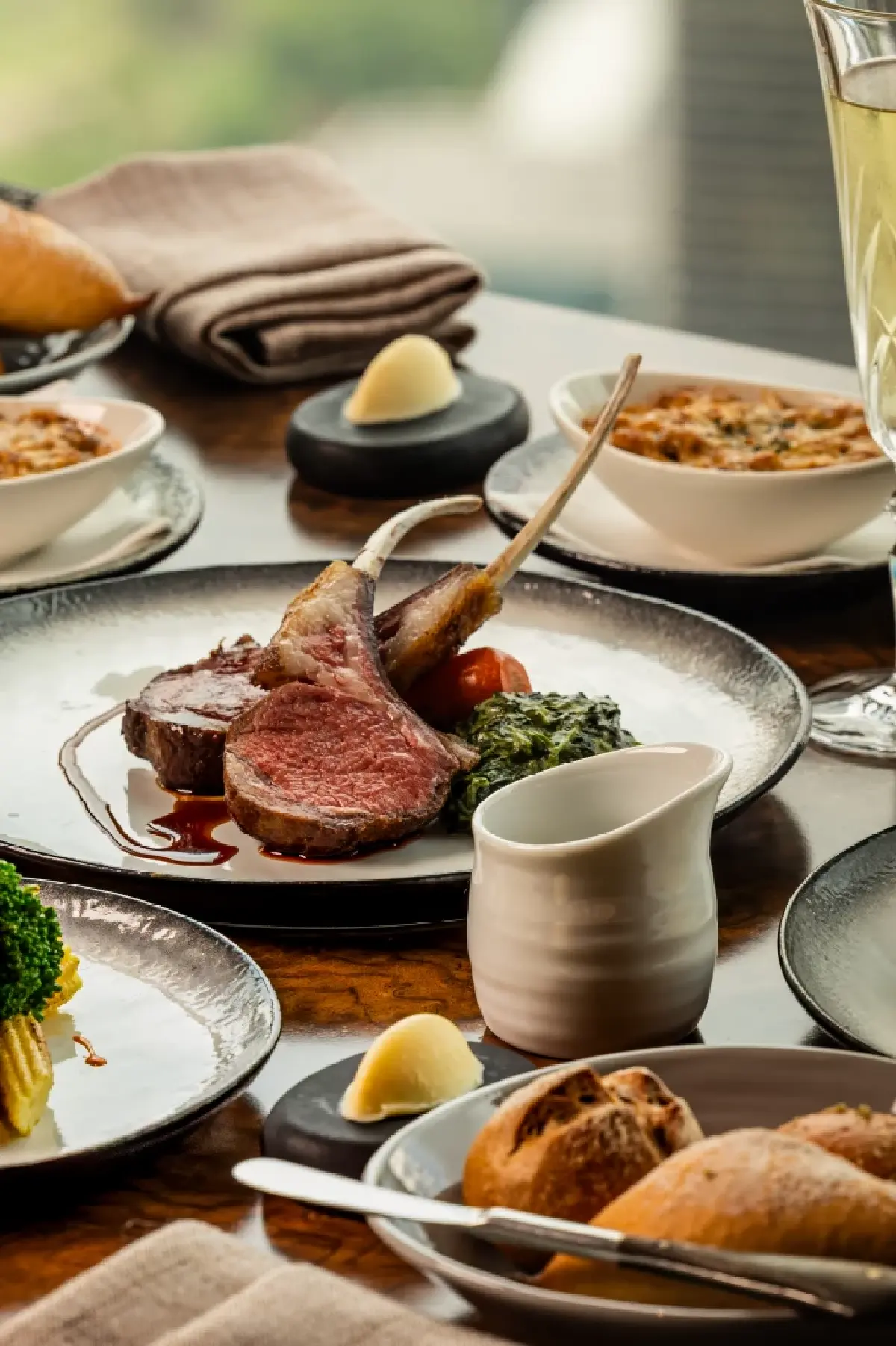 ‘เซมิบุฟเฟ่ต์’  (Semi Buffet) ที่ ‘ห้องอาหาร บูล แอนด์ แบร์’