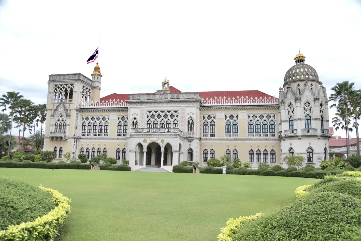 ทำเนียบรัฐบาล ลดธงครึ่งเสา น้อมอาลัย พระพันปีหลวง สวรรคต