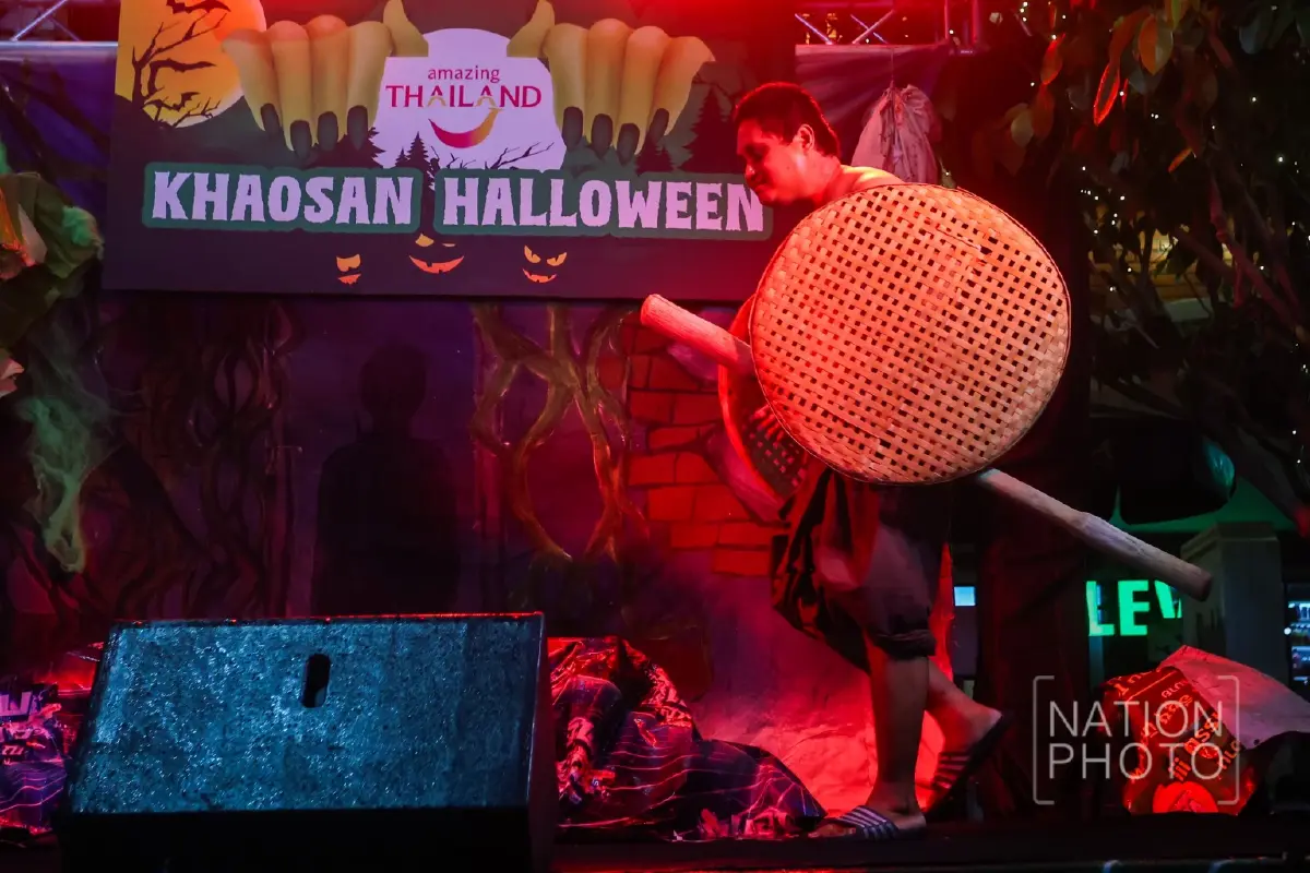 สุดหลอน ฮาโลวีนถนนข้าวสาร นักท่องเที่ยวคึกคัก แม้งดพาเหรด-ลดเสียงเพลง