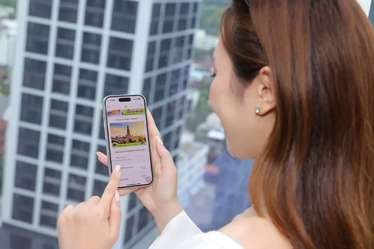 AIS 5G ผนึก “favstay” เปิดแคมเปญรับไฮซีซัน ยกระดับท่องเที่ยวครบวงจร มอบส่วนลด eSIM 20%