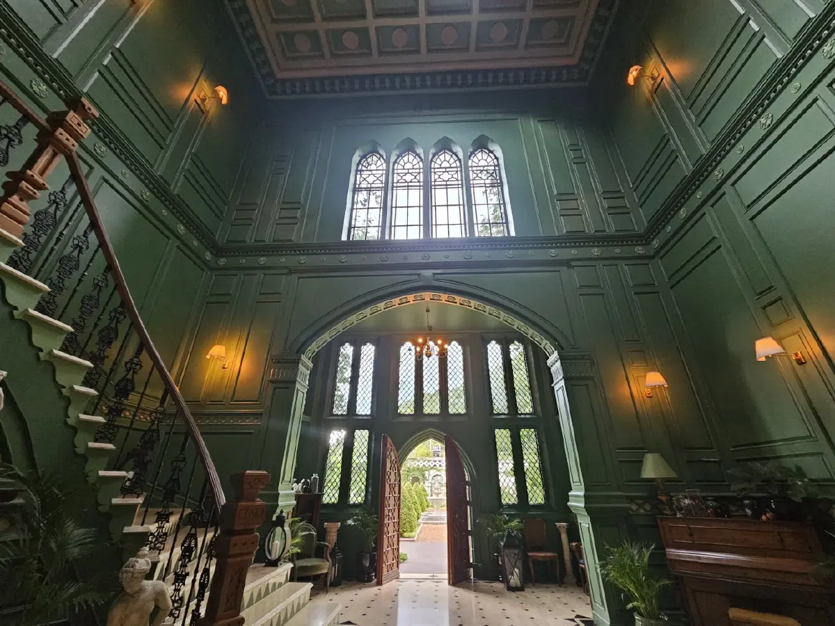 ‘Maison Mystique’ พระราชวัง แห่งจินตนาการ ท่ามกลางขุนเขา