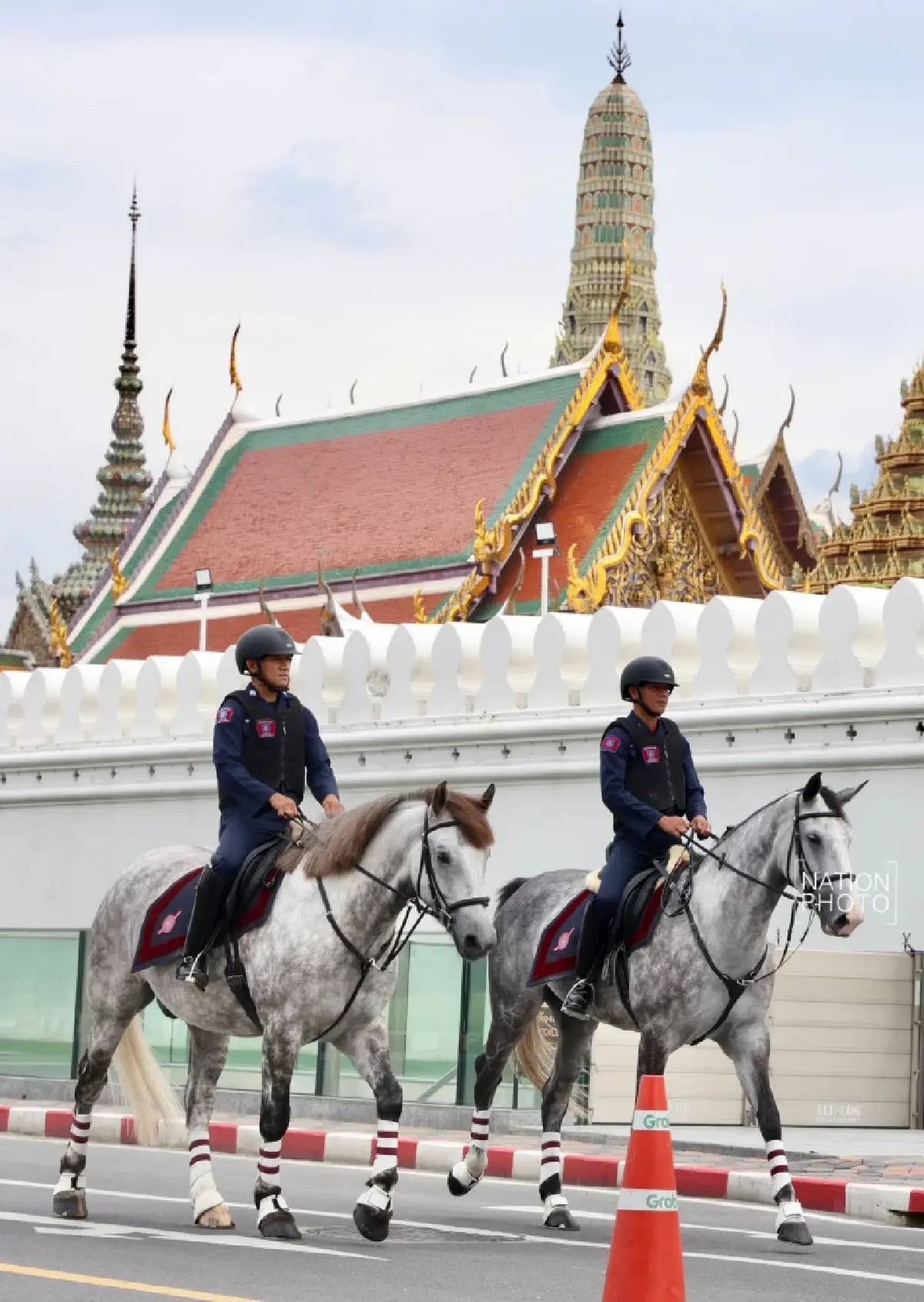 พสกนิกรหลั่งไหล สักการะพระฉายาลักษณ์ สมเด็จพระพันปีหลวง วันที่ 2