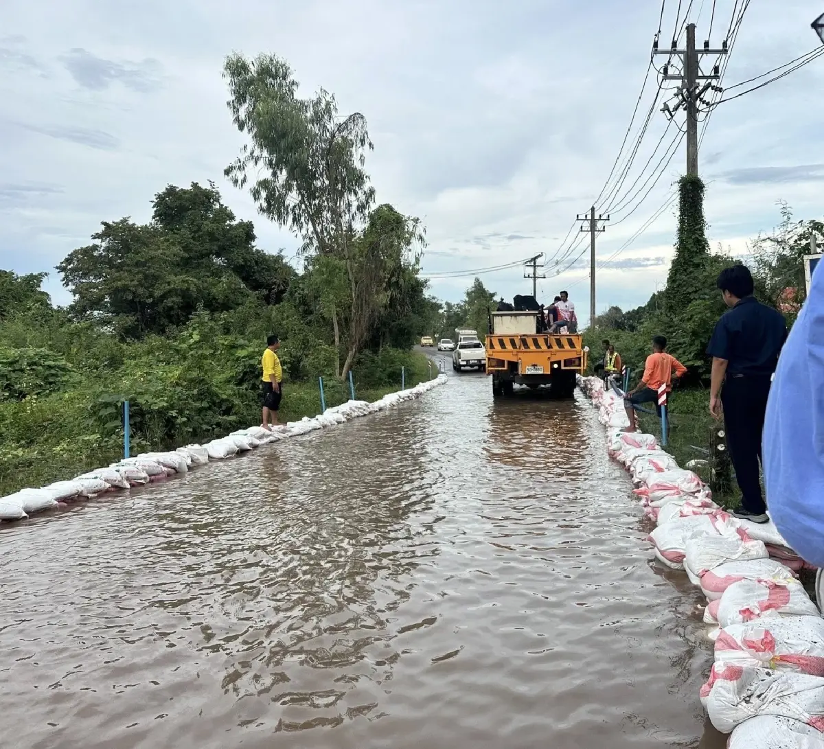 เช็กน้ำท่วมอุบลฯ - น้ำป่าระยอง เร่งกู้เส้นทางวิกฤต 52 สายทั่วไทย