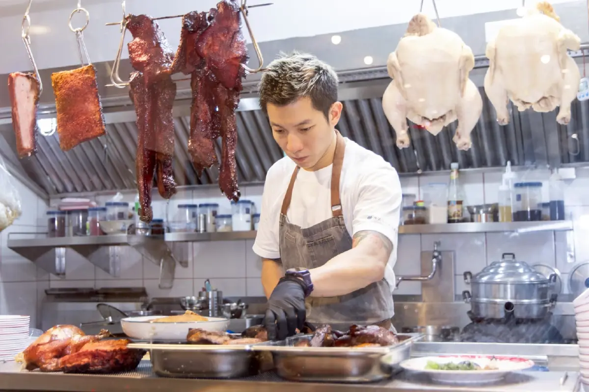 คุยกับเชฟอิน็อค ข้าวมันไก่สิงคโปร์, ฮ่องกง, ข้าวมันไก่ไทย ต่างกันอย่างไร