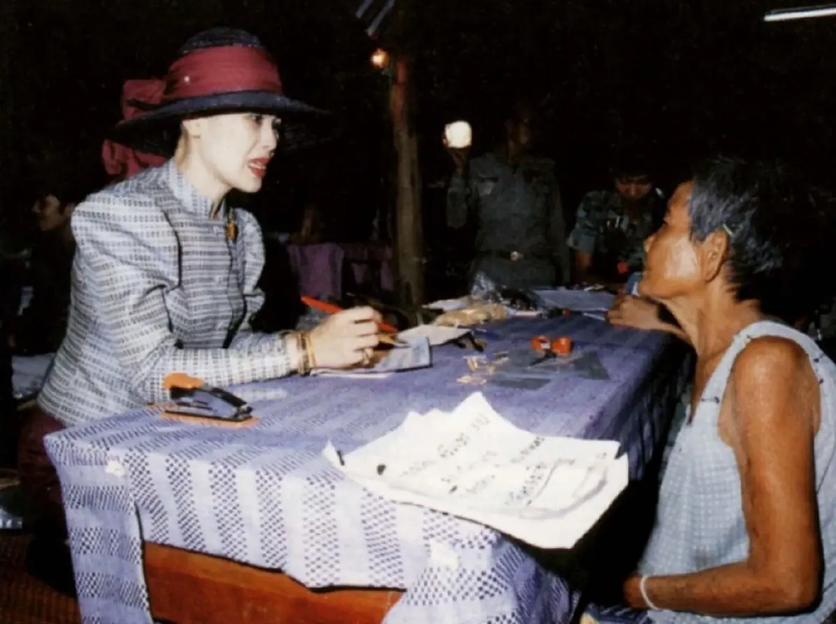 ‘ศิลปาชีพ’ พระพันปีหลวง อนุรักษ์ผ้าไทย หัตถกรรมพื้นบ้าน พลิกชีวิตคนไทย