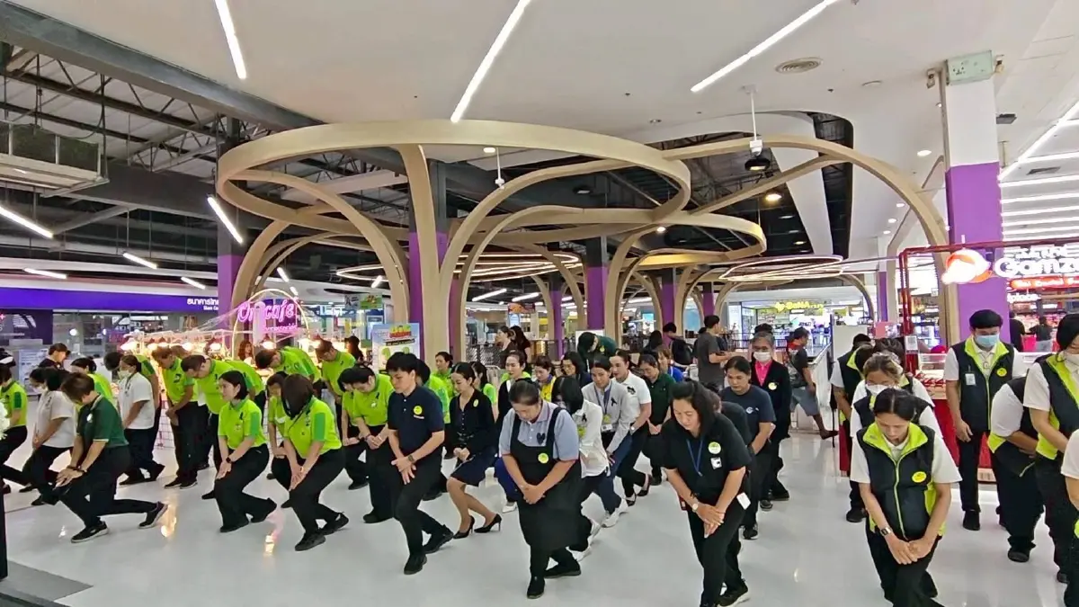 กลุ่มบีเจซี บิ๊กซี ร่วมถวายความอาลัย สมเด็จพระพันปีหลวง