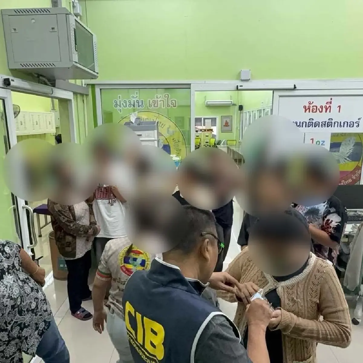 ปคบ. ทลายโกดัง 'ยาดมปลอม' พบแหล่งผลิตเถื่อน หลัง อย. ตรวจพบปนเปื้อน