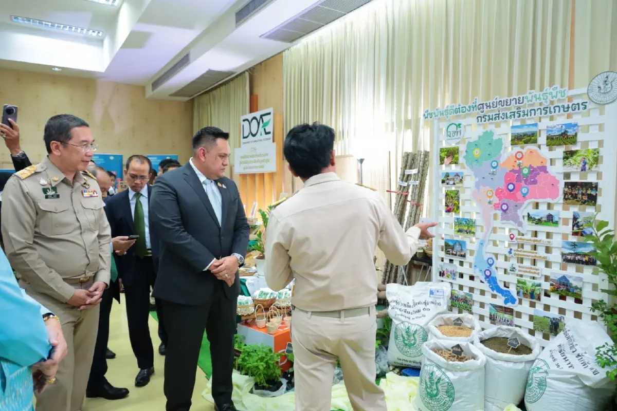 รมช.อามินทร์ มอบนโยบายเจ้าหน้าที่ฯ ในโอกาสวันสถาปนากรมส่งเสริมการเกษตร ครบ 58 ปี