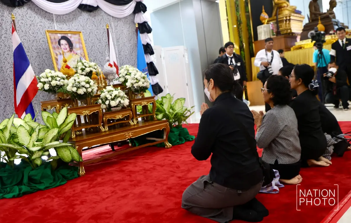 พสกนิกรทั่วสารทิศร่วมแสดงความอาลัย 'สมเด็จพระพันปีหลวง' ที่ รพ.จุฬาลงกรณ์