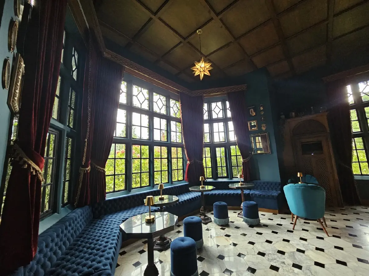 ‘Maison Mystique’ พระราชวัง แห่งจินตนาการ ท่ามกลางขุนเขา