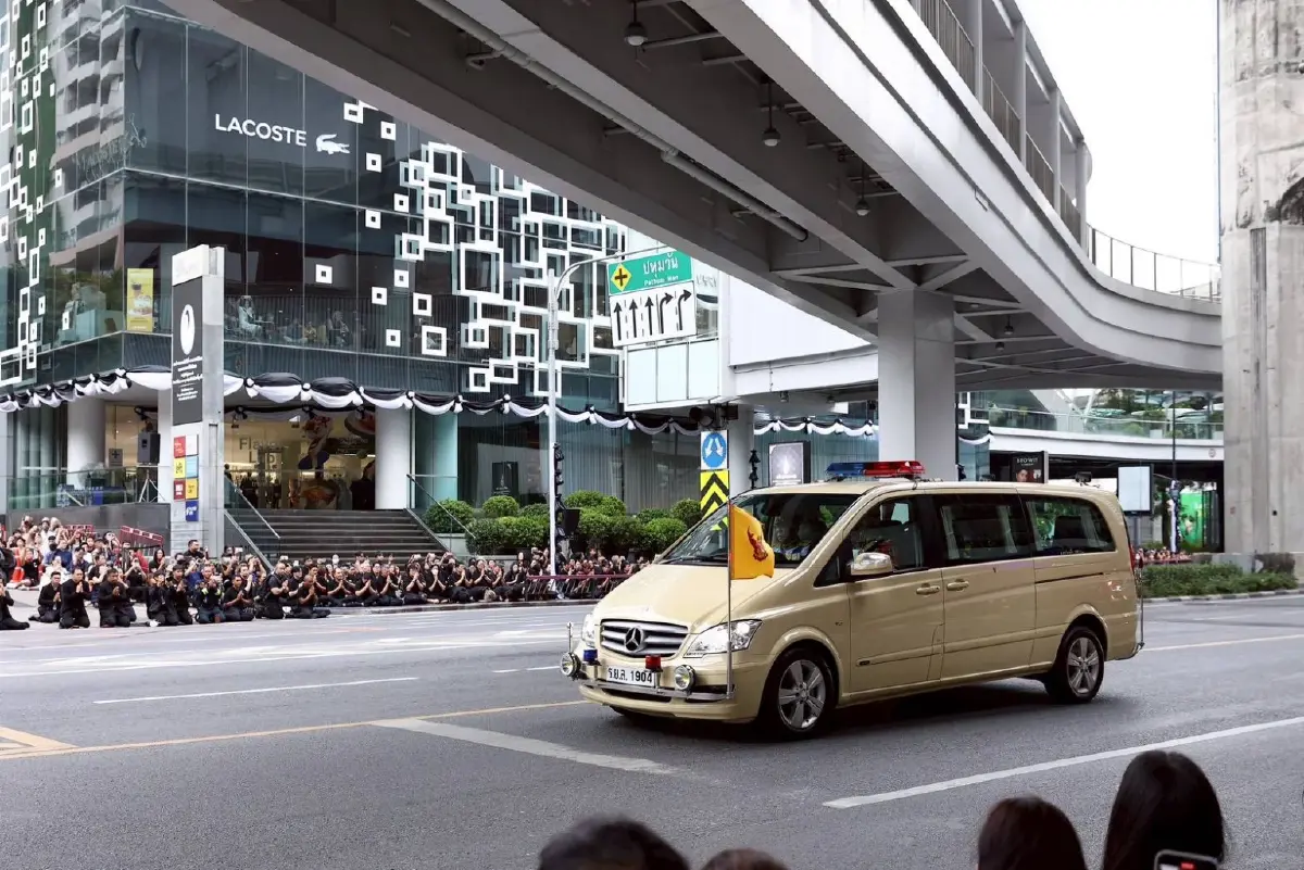 กลุ่มบริษัทสยามพิวรรธน์ร่วมถวายอาลัยสมเด็จพระบรมราชชนนีพันปีหลวง 