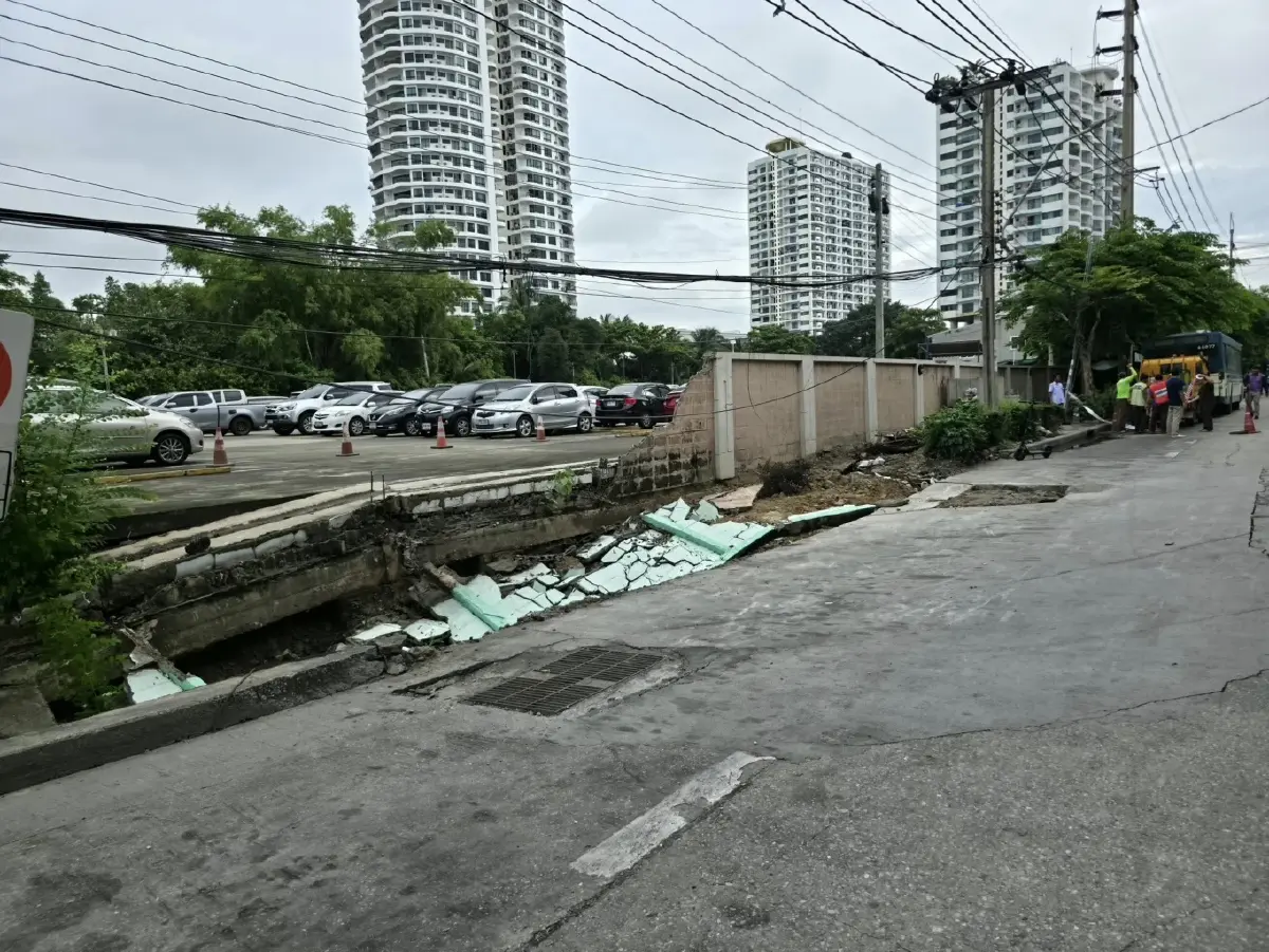 ถนนทรุดตัวใหม่ เขตบางคอแหลม ปิดถนน 2 ช่องจราจร เช็กเส้นทางเลี่ยง