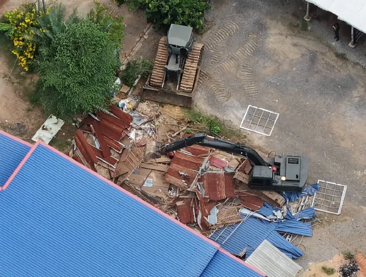 ทหารไทย ลุยรื้อ 2 ที่พักเก่าทหารกัมพูชา ขยายพื้นที่ปลอดภัยหนองจาน