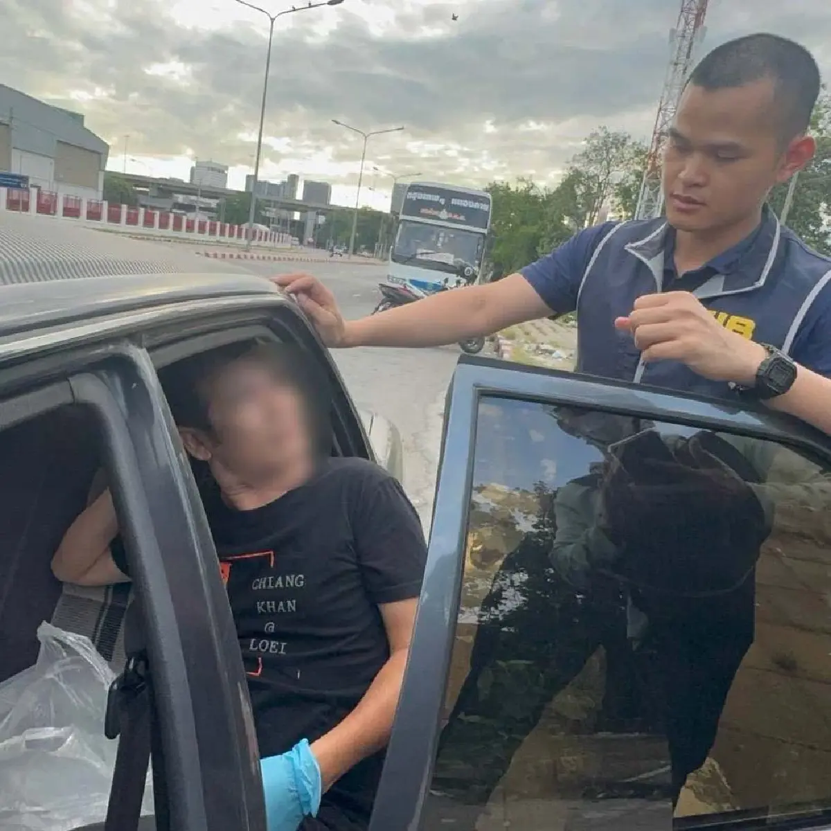 บุกจับหมอปลอมคารถ ฉีดเพิ่มขนาดฝังมุกเจ้าโลก เดลิเวอรี่ทั่วไทย