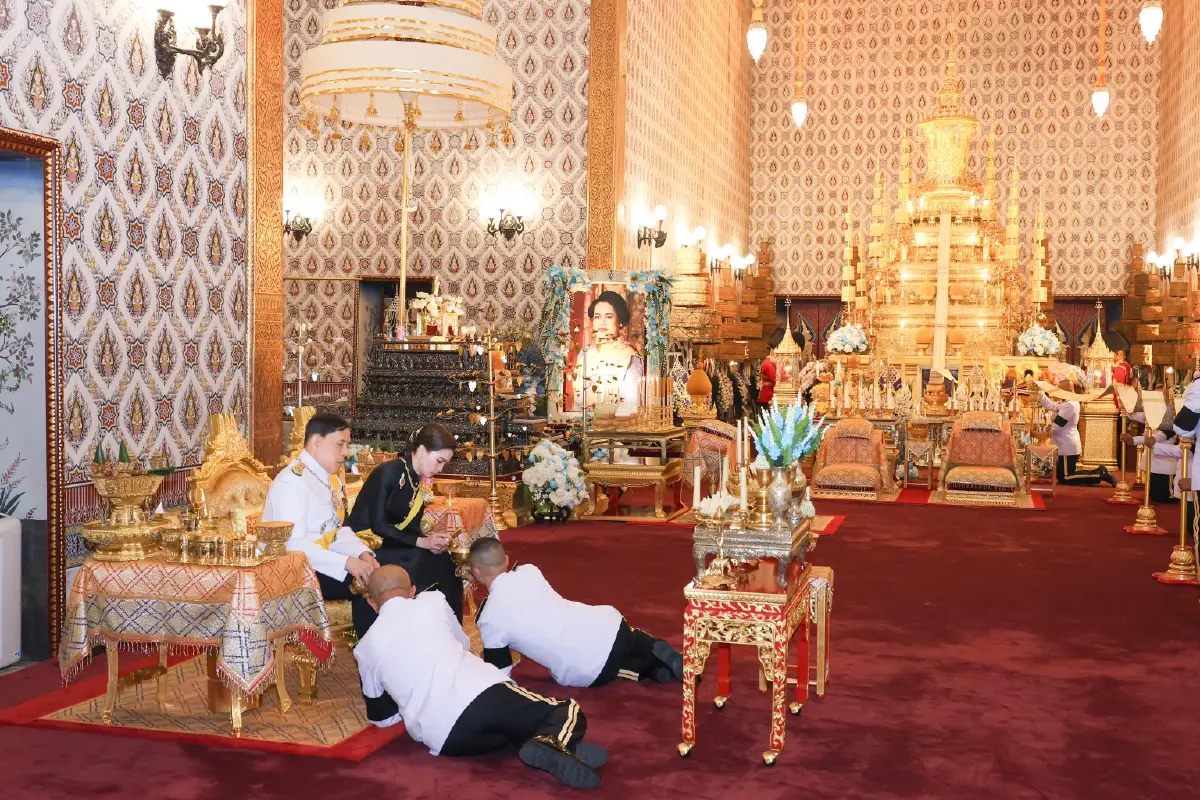 ในหลวง พระราชินี ทรงบำเพ็ญพระราชกุศลสัตตมวาร 7 วัน ถวายพระบรมศพ พระพันปีหลวง