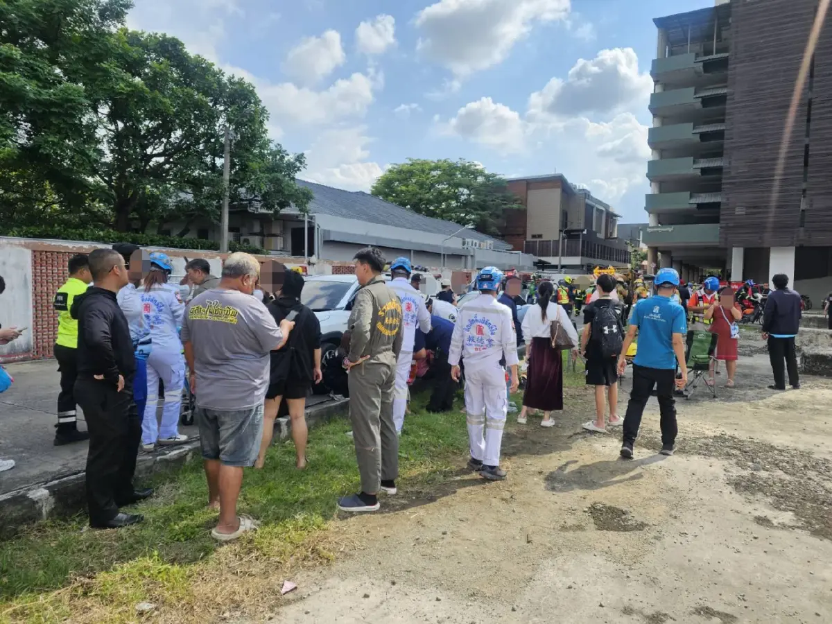 ด่วน ไฟไหม้คอนโดสูง 38 ชั้น ตรงข้ามห้างดังปิ่นเกล้า คนติดค้างอื้อ