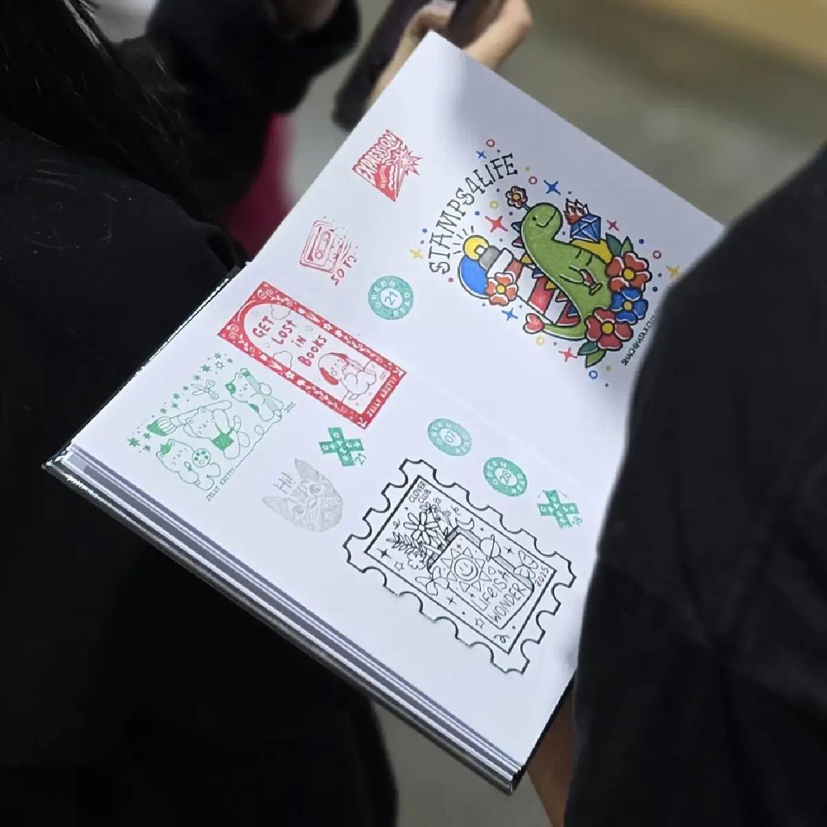 ‘ตราปั๊ม’ Ink Stamp ของสะสมฮอตฮิต เก็บความทรงจำ กับ ‘ชาช่า รามณรงค์’