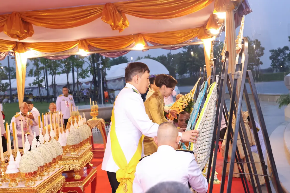 ในหลวง - พระราชินี ทรงบำเพ็ญพระราชกุศล เนื่องในวันนวมินทรมหาราช 2568