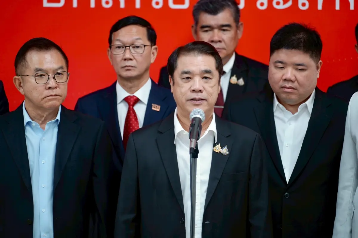 ‘ชินวัตร’ถอดชนวน‘ยุบเพื่อไทย’ เปลี่ยนม้ากลาง‘ศึกเลือกตั้ง 69’