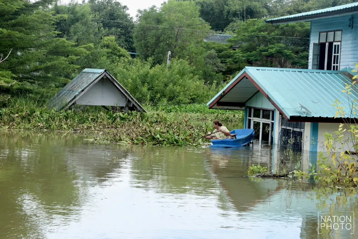 เปิดภาพ น้ำท่วมโพธิ์ประทับช้าง จ.พิจิตร นานเกือบเดือน ชาวบ้านเดือดร้อนหนัก