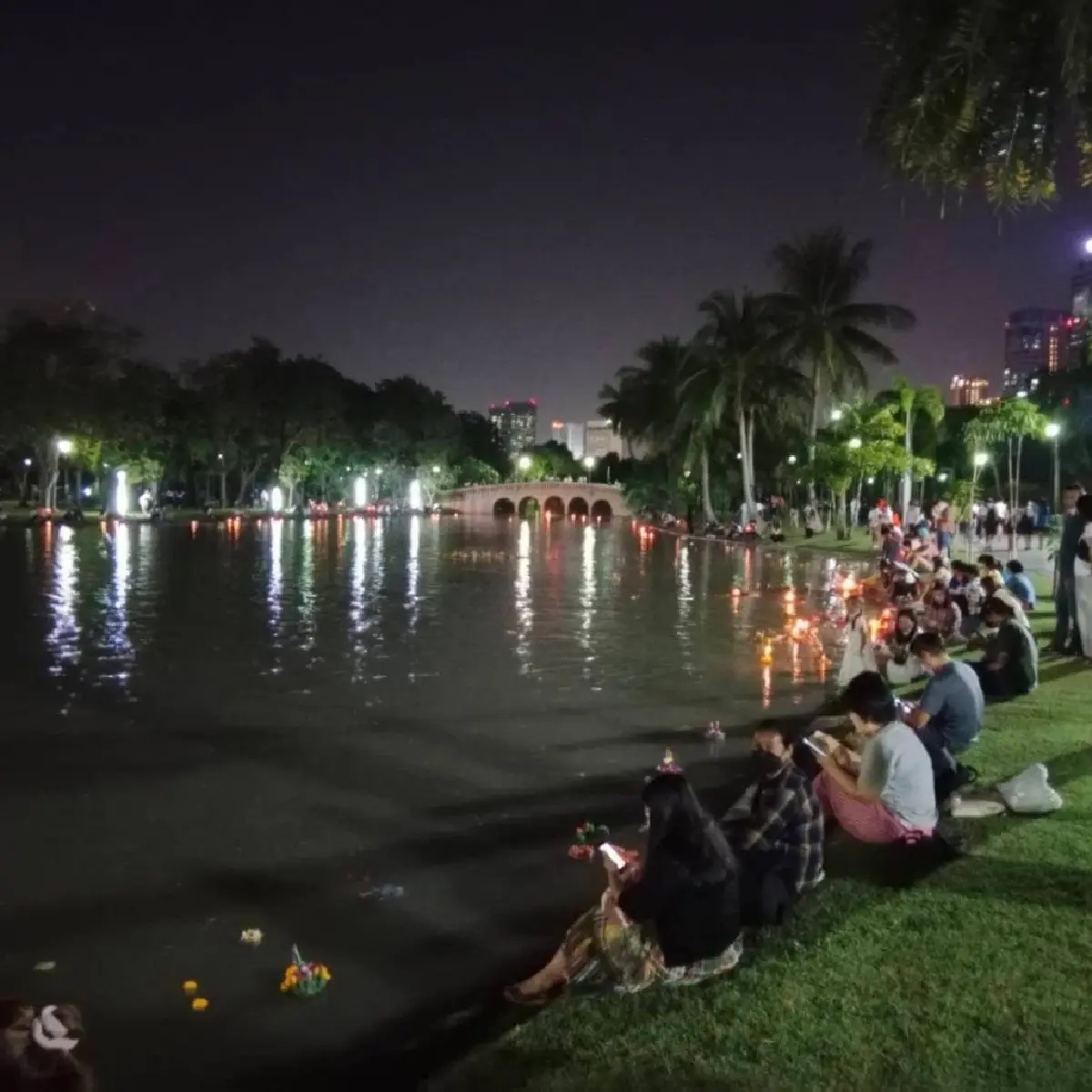 เช็กพิกัด 33 สวนใกล้บ้าน 'ลอยกระทง 2568' กทม. เปิดสวนถึงเที่ยงคืน
