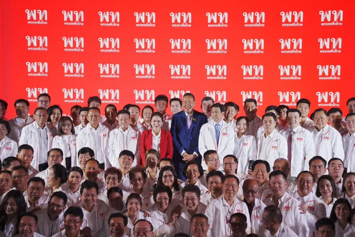 ย้อนเส้นทางการเมือง'แพทองธาร' ถอยหัวหน้าพรรค ยกเครื่อง พท.