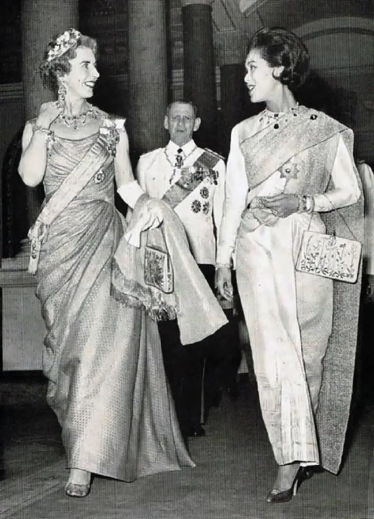 พระราชกรณียกิจ สมเด็จพระนางเจ้าสิริกิติ์ฯ พระราชชนนีพันปีหลวง แม่ของแผ่นดิน