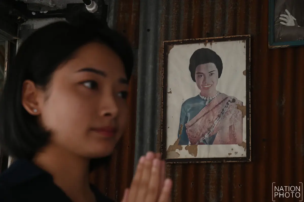 เจ้าของร้านของที่ระลึกภูพิงฯ เปิดภาพสะสม น้อมรำลึกในพระมหากรุณาธิคุณ