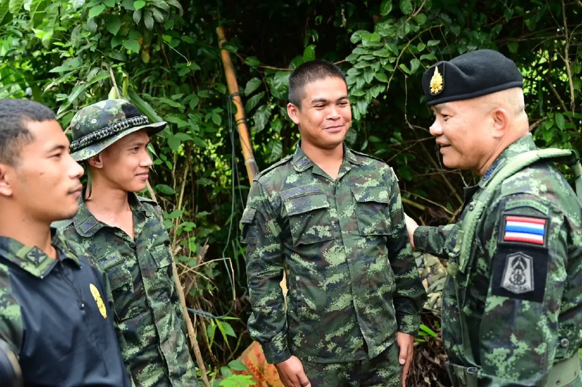 แม่ทัพภาคที่ 2 เยี่ยมกำลังพลแนวชายแดนไทย-กัมพูชา สร้างขวัญกำลังใจ