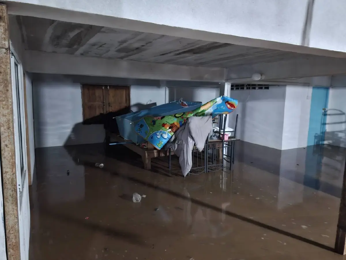 ฝนตกหนักพิษณุโลก น้ำป่าไหลหลาก ท่วมเนินมะปราง-ไฟดับ อ่วม 100 หลัง