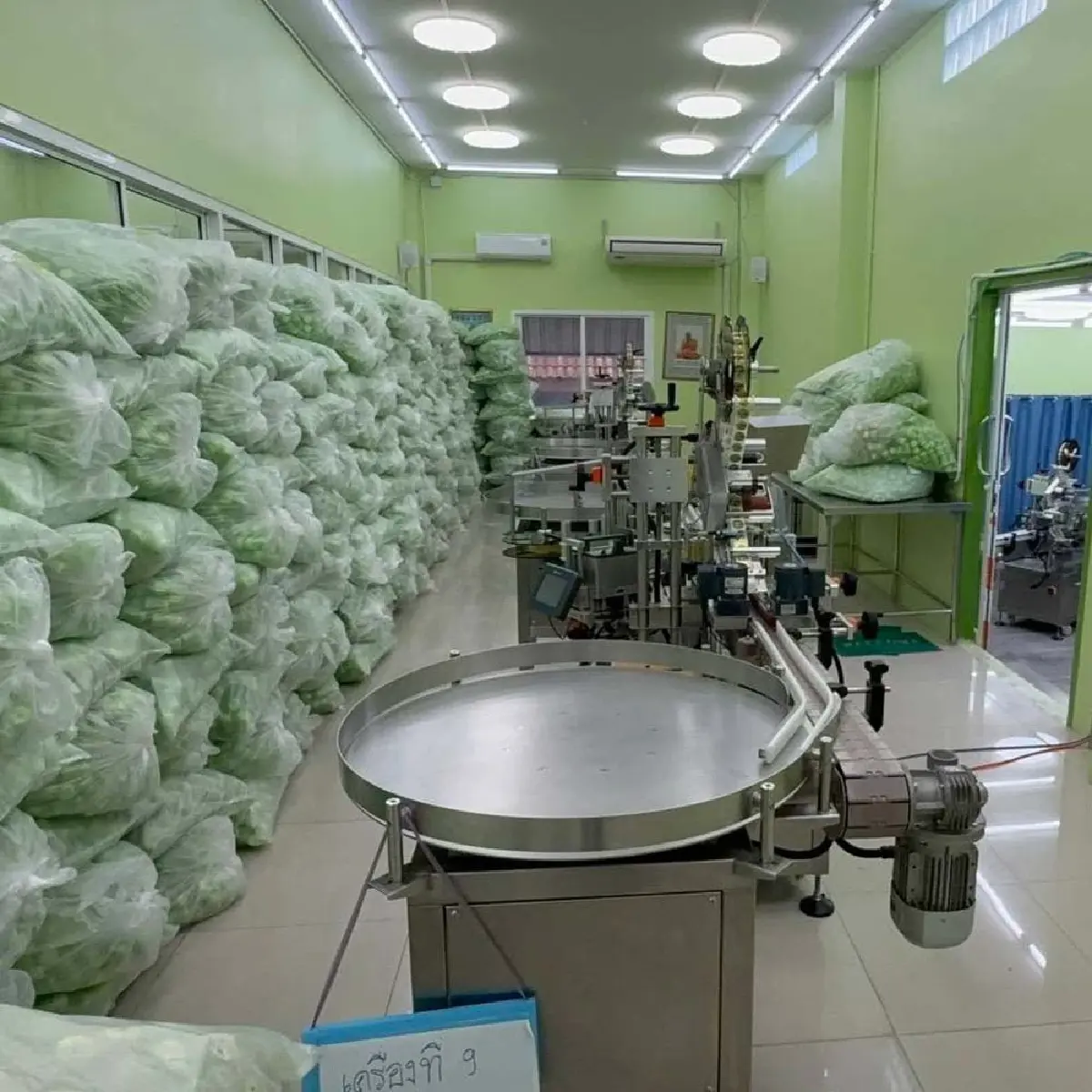 ปคบ. ทลายโกดัง 'ยาดมปลอม' พบแหล่งผลิตเถื่อน หลัง อย. ตรวจพบปนเปื้อน