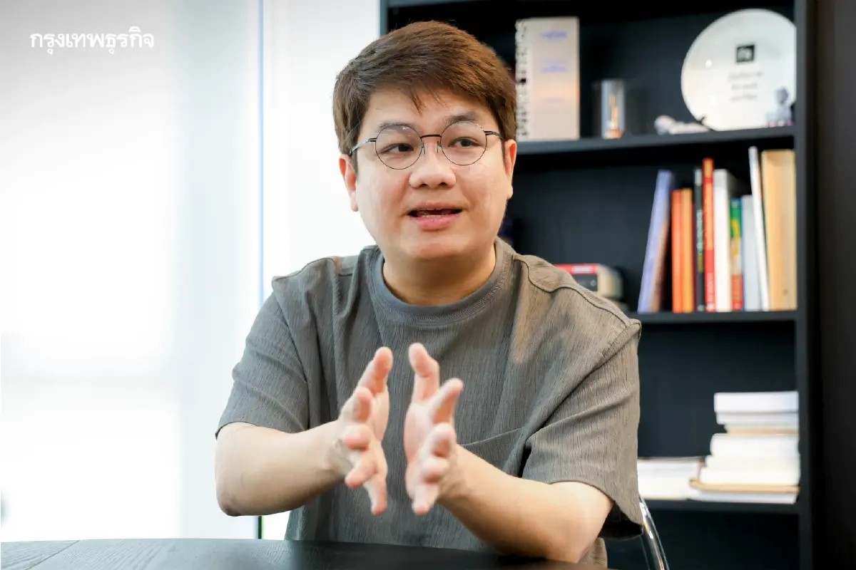 กิ่งก้านใหม่ของ 'ไกลบ้าน': คุยกับ 'ฟาโรส' เรื่องสำนักพิมพ์และคอมิกส์เล่มแรก