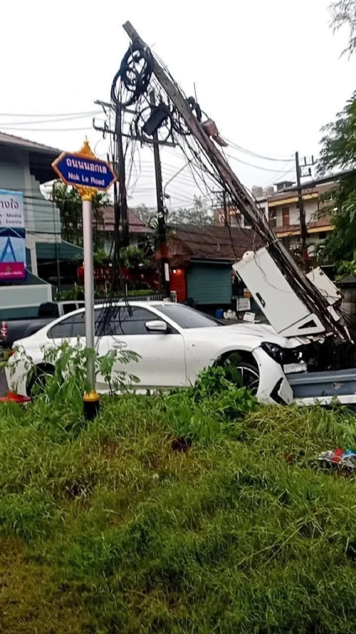 ด่วน! ต.กมลา ภูเก็ต วิกฤติน้ำท่วมหลายจุด ฝนถล่มไม่หยุด น้ำรอระบาย