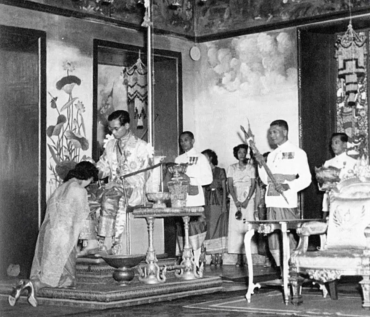 พระราชประวัติ สมเด็จพระนางเจ้าสิริกิติ์ พระบรมราชินีนาถ พระบรมราชชนนีพันปีหลวง