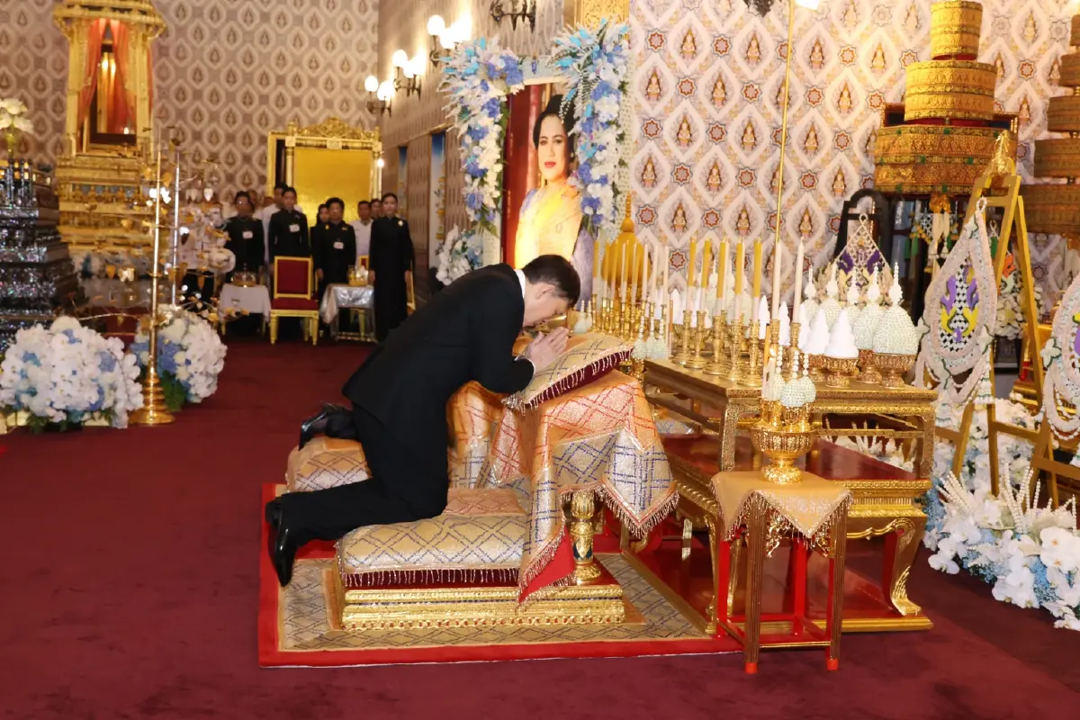 ในหลวง-พระราชินี เสด็จฯ ทรงบำเพ็ญพระราชกุศล ในการพระพิธีธรรมสวดพระอภิธรรมพระบรมศพฯ