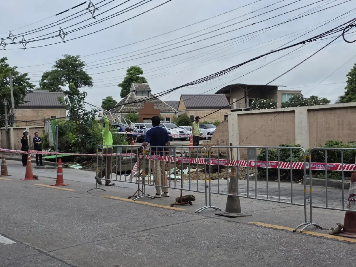 ถนนทรุดตัวใหม่ เขตบางคอแหลม ปิดถนน 2 ช่องจราจร เช็กเส้นทางเลี่ยง