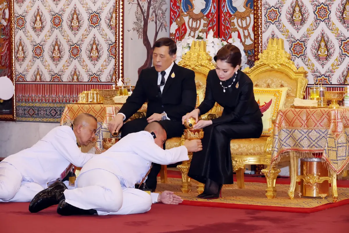 ในหลวง-พระราชินี เสด็จฯ ทรงบำเพ็ญพระราชกุศล ในการพระพิธีธรรมสวดพระอภิธรรมพระบรมศพฯ