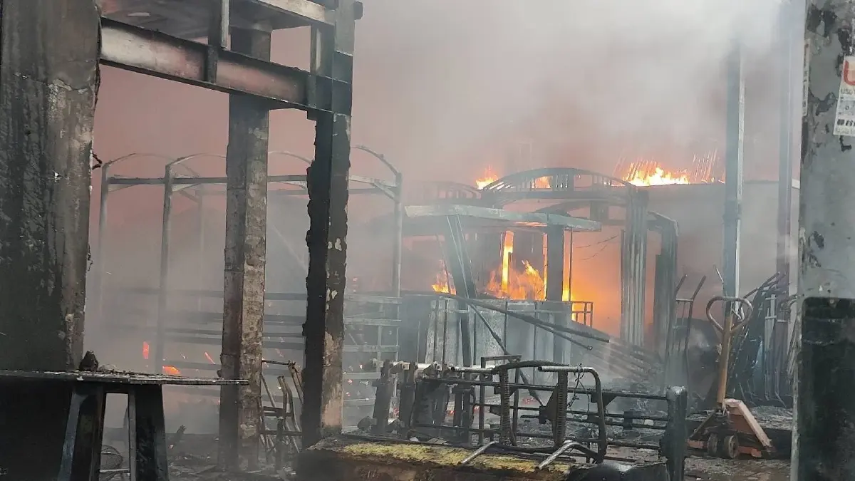 ด่วน! ไฟไหม้ร้านอาหารดัง ย่าน RCA เจ้าหน้าที่คุมเพลิงแล้ว